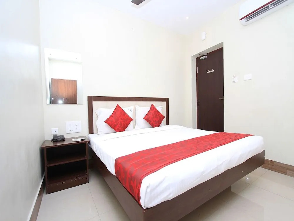 OYO Flagship 16691 Hotel Chakkaravarthi