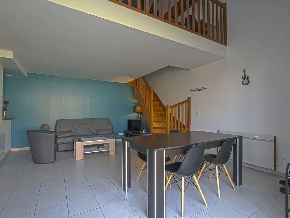 Tasteful Apartment in Comes With Terrace