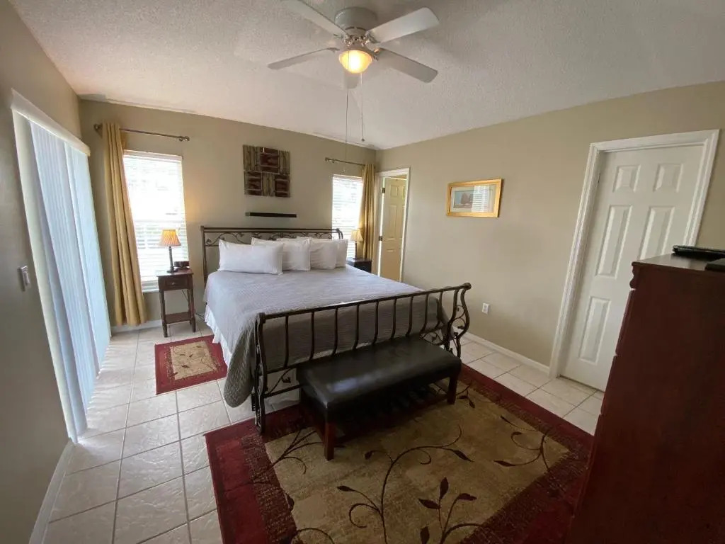1531GUV -Home away from home! Golf front villa!