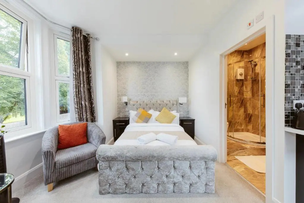 Modern city centre studio apartment 202