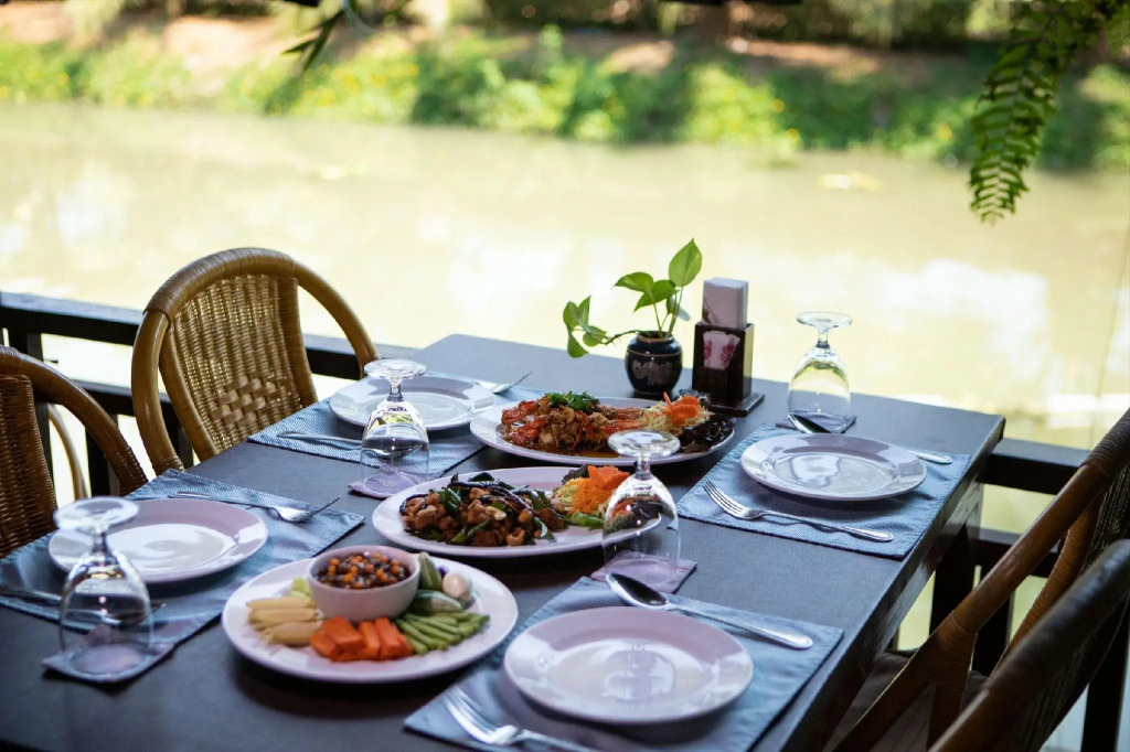 Maikaew Damnoen Resort
