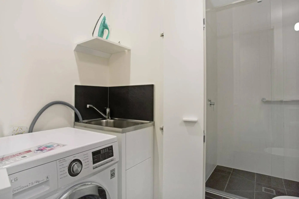 COMPLETE HOST Park View St Kilda
