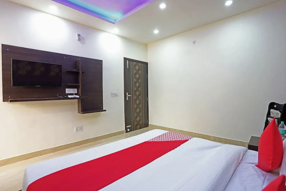Oyo 42619 Diamond Key Residency