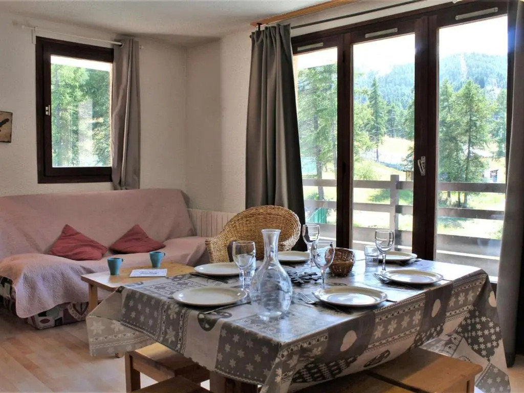 Appartement 3 Pièces 6 couchages avec piscine, animaux admis à Risoul 1850 - FR-1-330-209