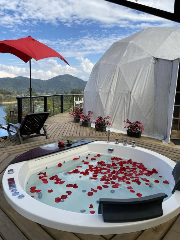 White Domes Glamping