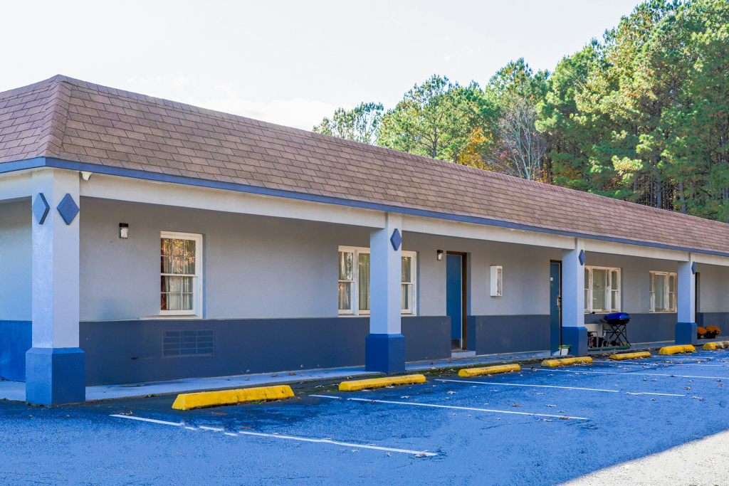 Whispering Pines by Hotel O White stone VA