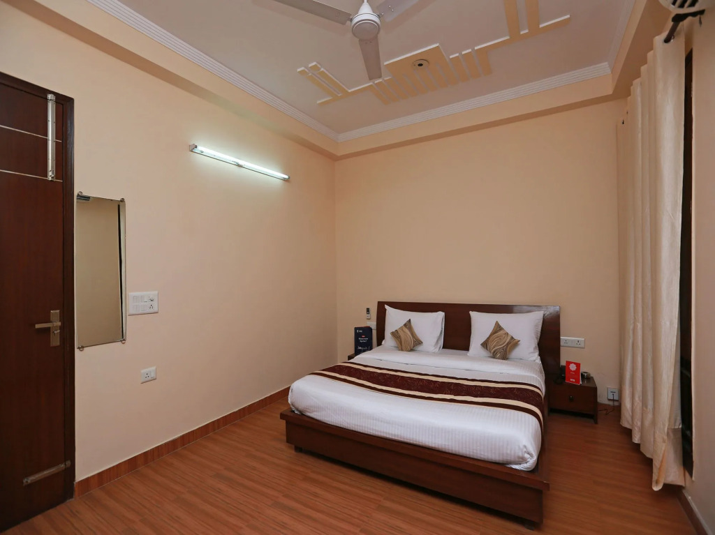 OYO 11600 Hotel Cosy Tree