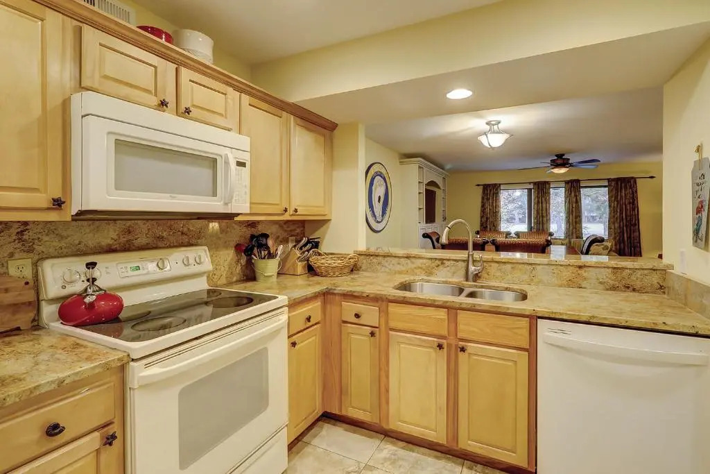 105 Beckenham 2 BR Port Royal Beach