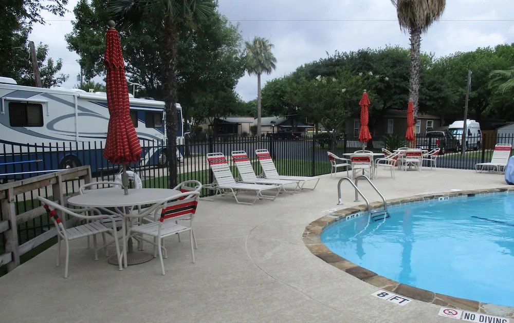 Travelers World RV Resort