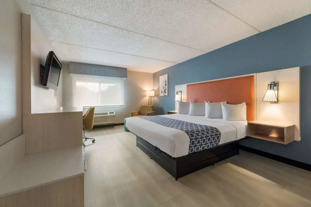 Holiday Inn Express & Suites Burlington - Mount Holly by IHG