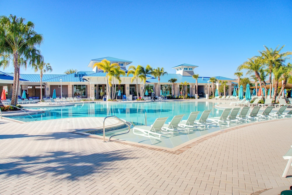 Windsor Island Wonder - Private Pool, Near Theme Parks & new Club House