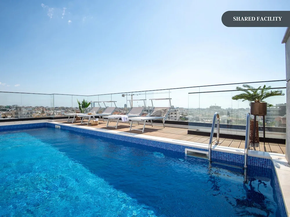 Sanders Crystal 1 - Large 4-bdr Penthouse With Shared Pool
