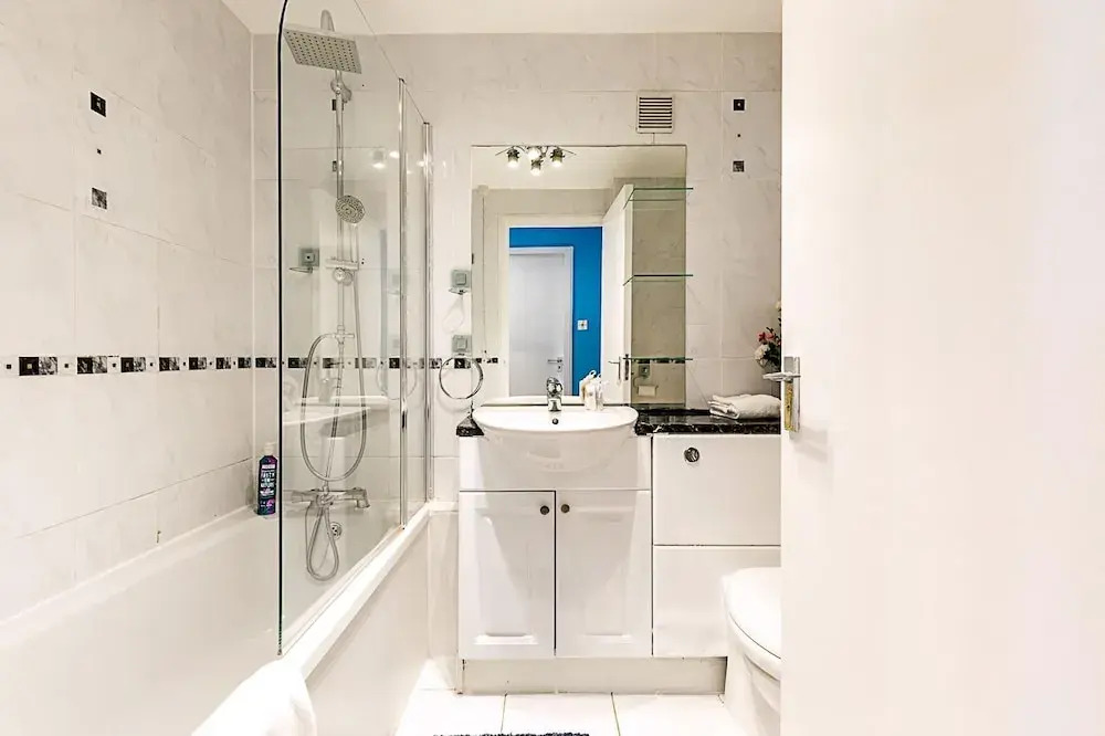 Chancery Lane Gem w/ Balcony and Lift
