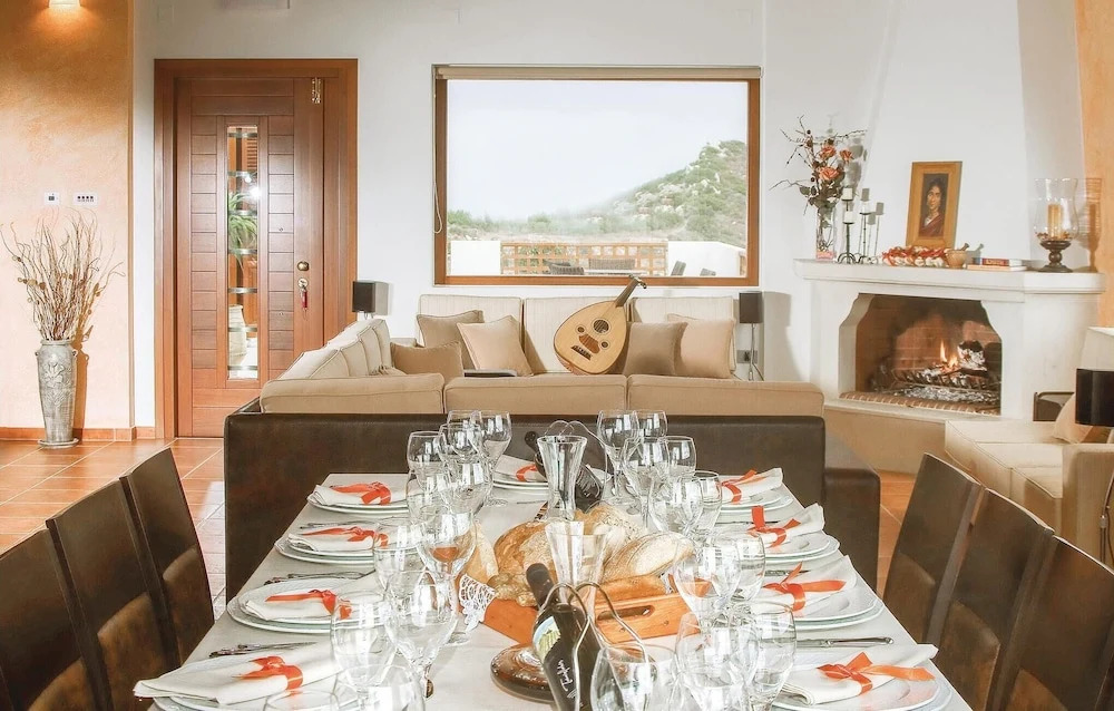 Stunning Home in Houdetsi,heraklio With 6 Bedrooms, Internet and Outdoor Swimming Pool