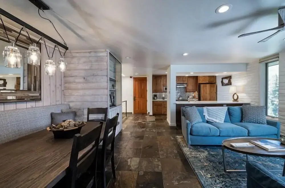 Vail Village 3 Bedroom Condo At The Covered Bridge - Pool, Hot Tub & More