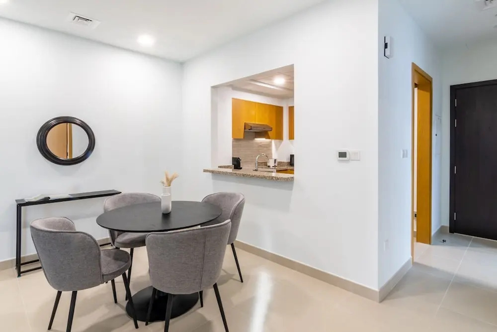 Silkhaus Spacious 1BR in Downtown Pool View