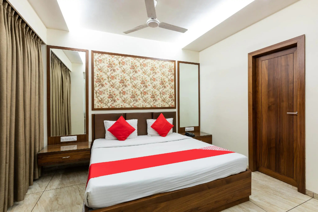 OYO Townhouse 620 Hotel Surya