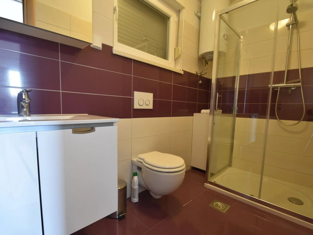 Nice Apartment With Shared Swimming Pool Only 500M From The Beach And 4Km From Trogir