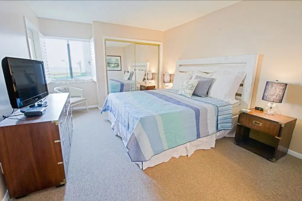 Gulf Shore Condo #213 - 2 Br condo by RedAwning