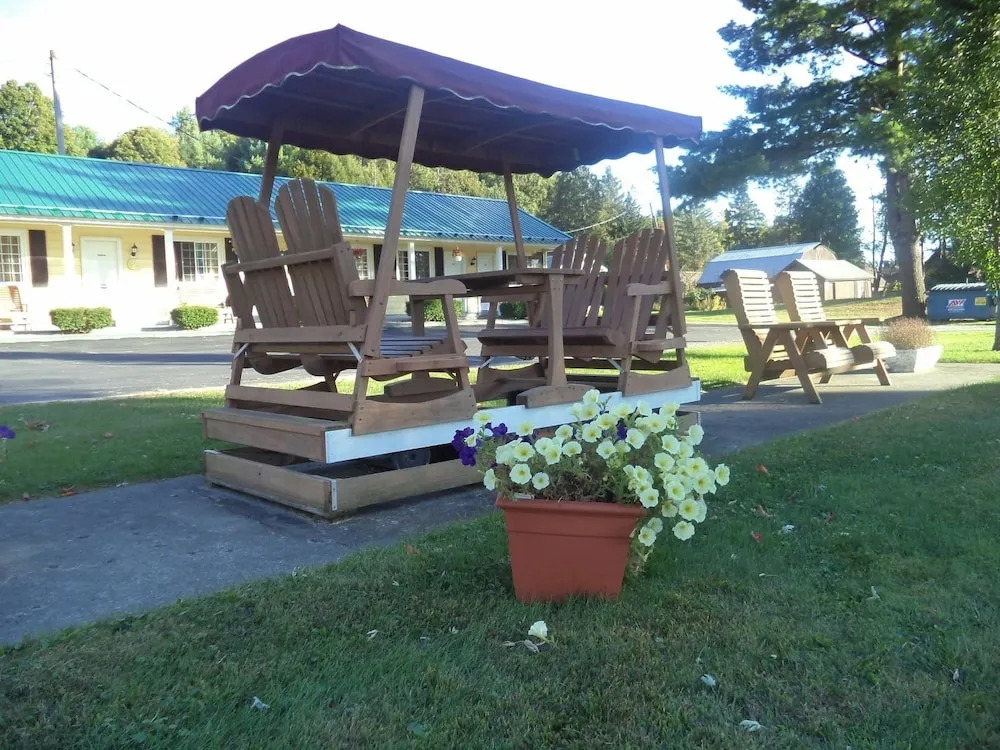 The Weathervane Motel