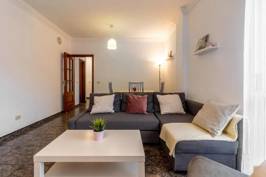 Flatguest Cicer - 3bdr + Balcony + Beach