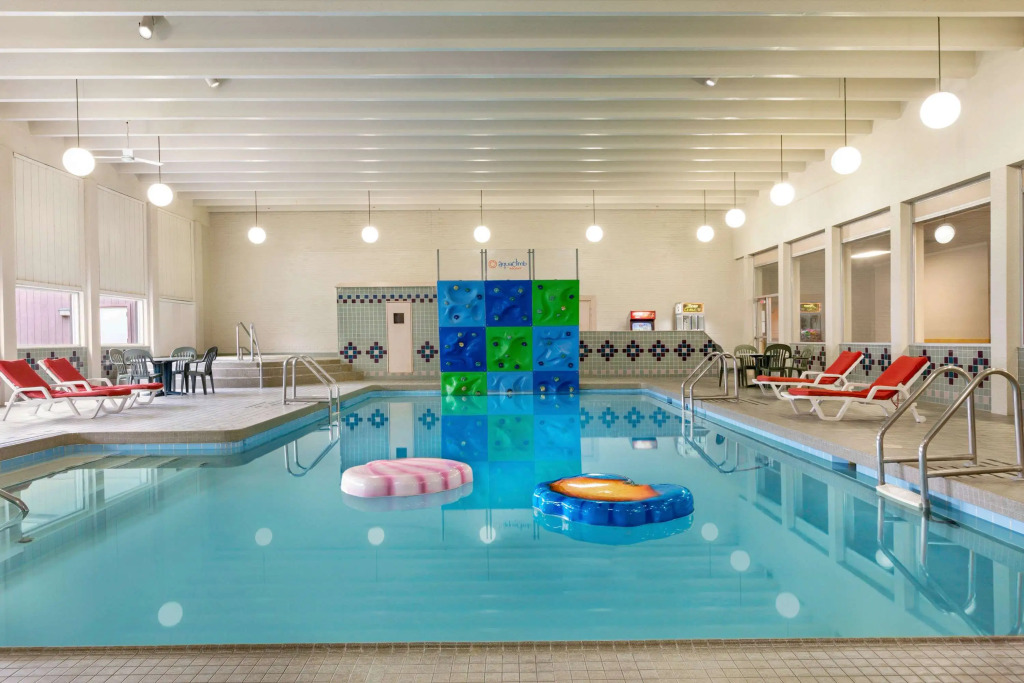 Ramada by Wyndham Bismarck