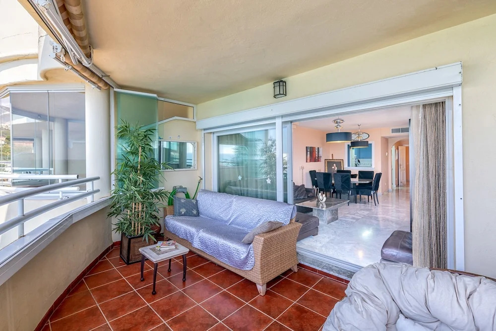 Costa Quebrada - Beachfront 3BR Apartment With Huge Terrace & Sea Views