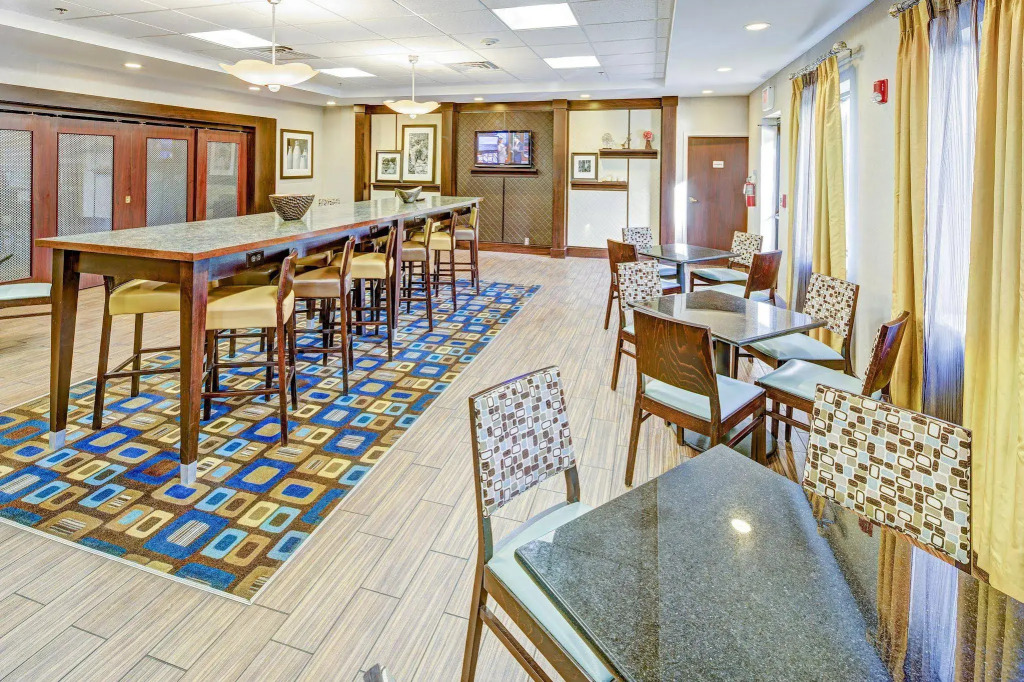 Hampton Inn & Suites Cleveland-Airport/Middleburg Heights