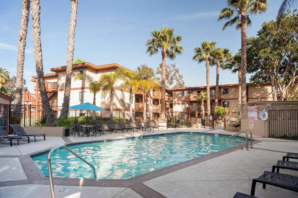 Sunshine Suites at Mid-City