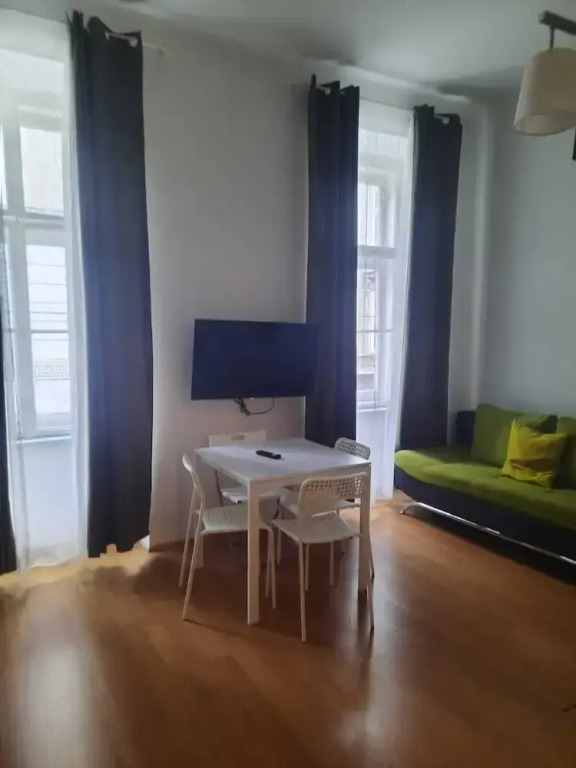 Charming 2BR Apt Prime City Spot