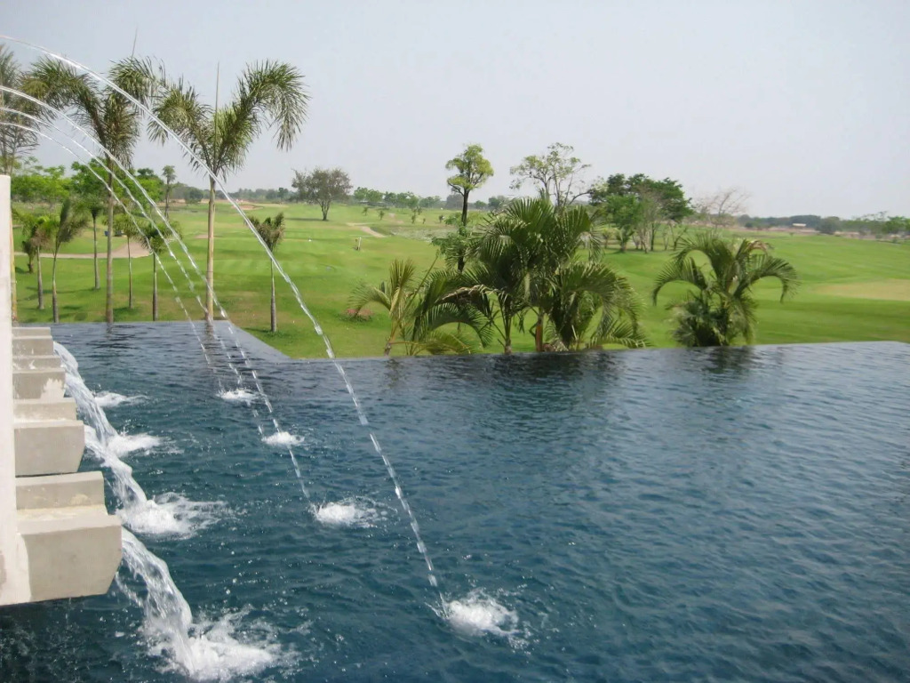 Uniland Golf & Resort