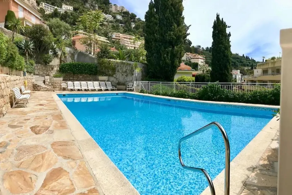 French Riviera - 3 pièces, vue mer et piscine