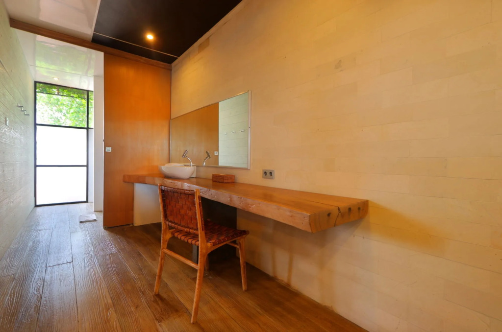 Clio Apartment