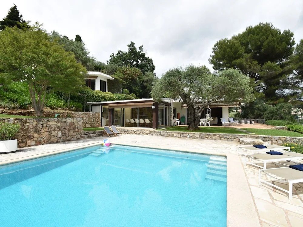 Vintage Villa in Grasse With Private Swimming Pool