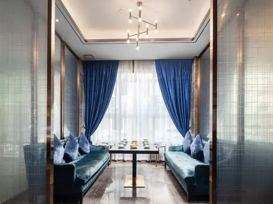 Chengjie Business Hotel (Wanning City Center High-speed Railway Station)
