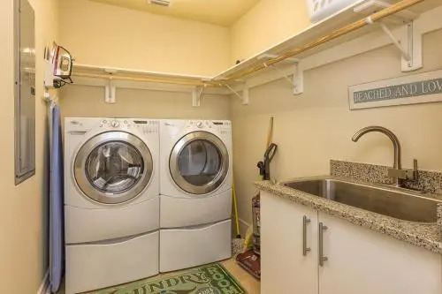 Turquoise Place Unit 404C