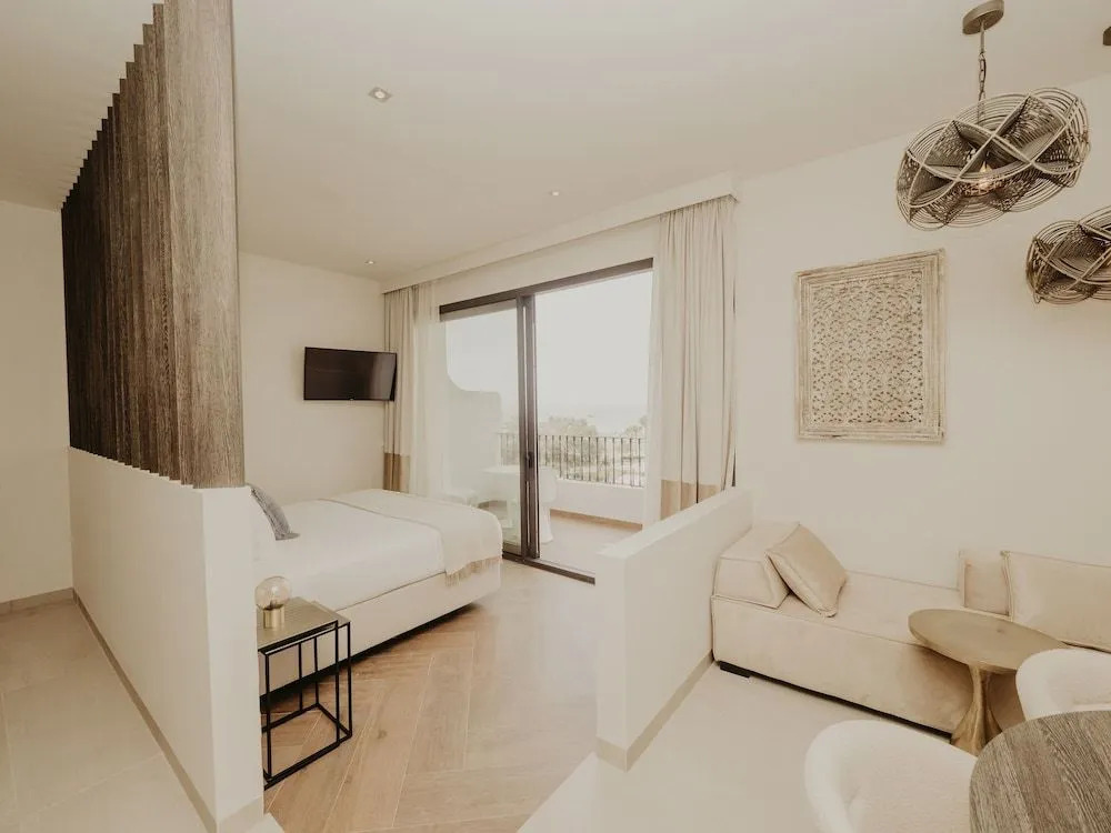 Silken Comfy Studios Hotel