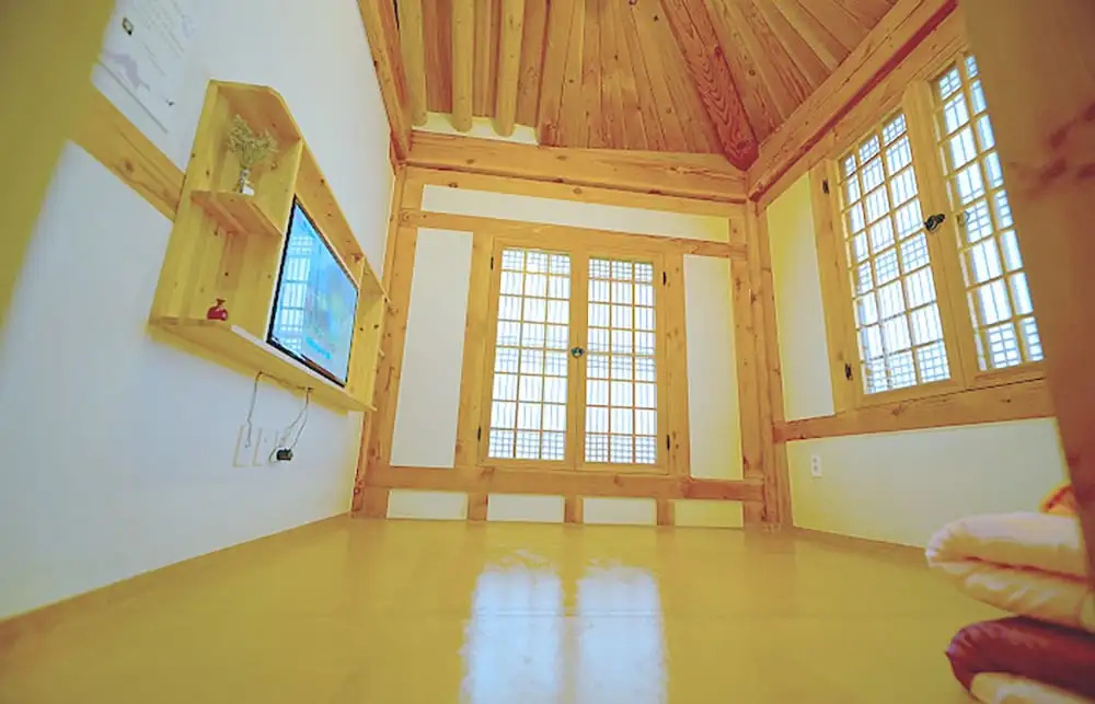 Lee Ga Hanok
