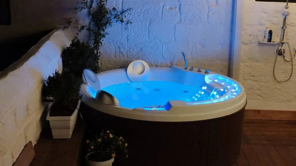 Amalfi Pool Suite