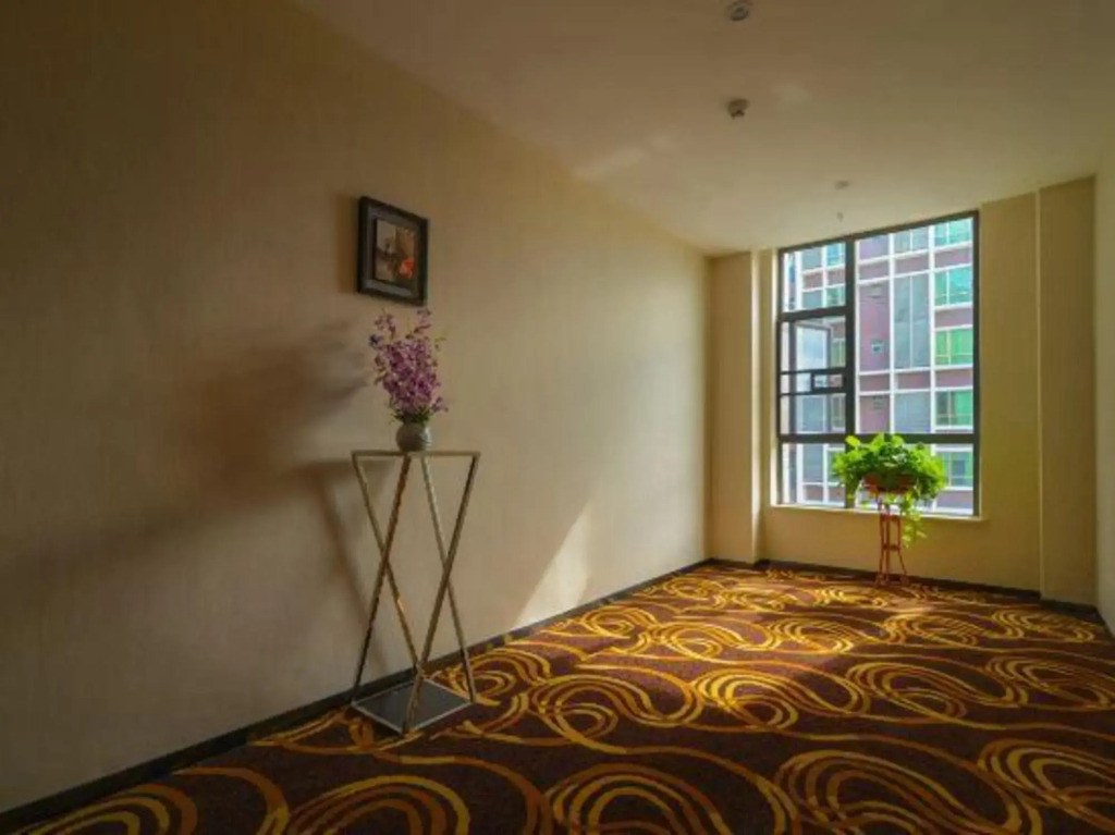 Huangjia Xiyan Hotel