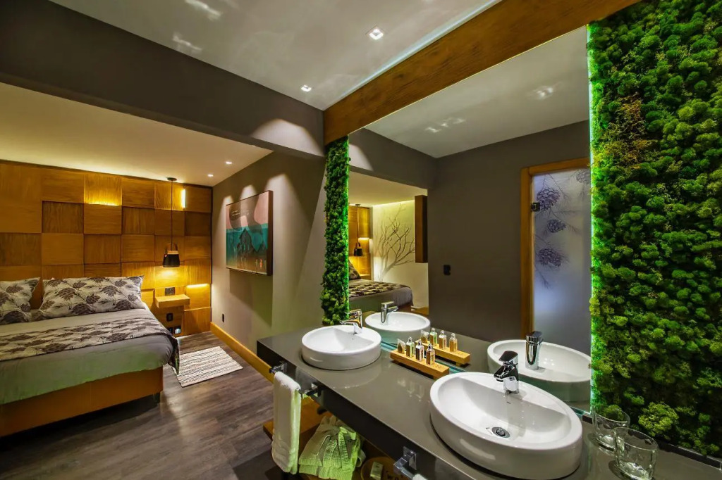 Wood Hotel