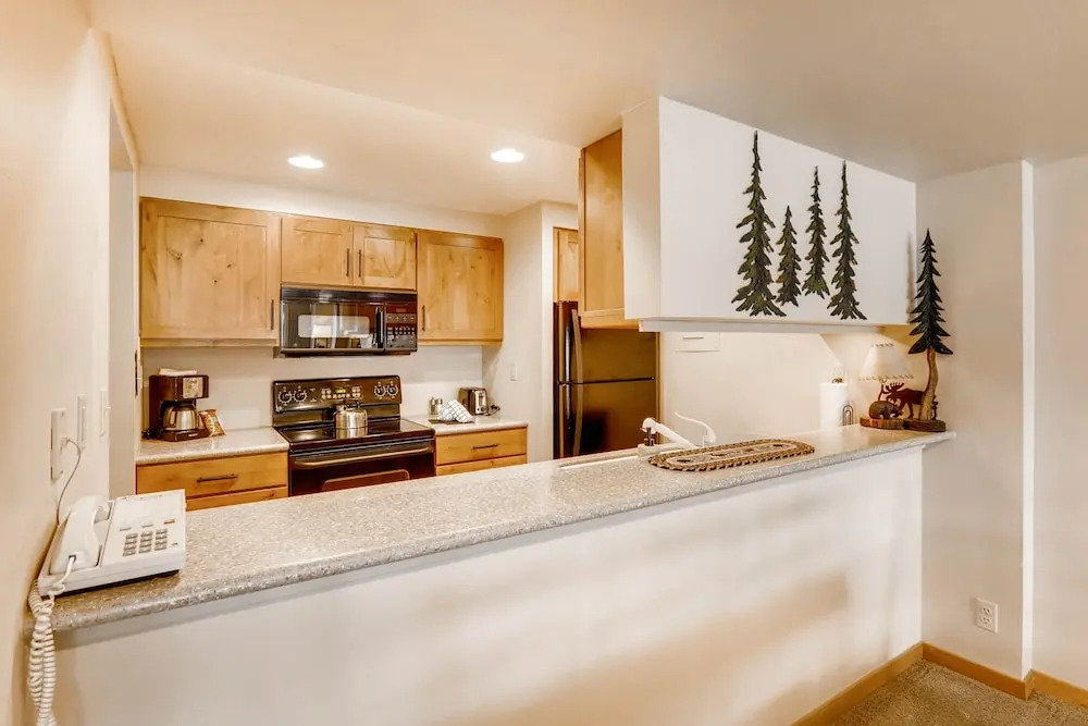Spacious Penthouse 3br ~no Cleaning Fee~kids Ski Free! 3 Bedroom Condo by RedAwning