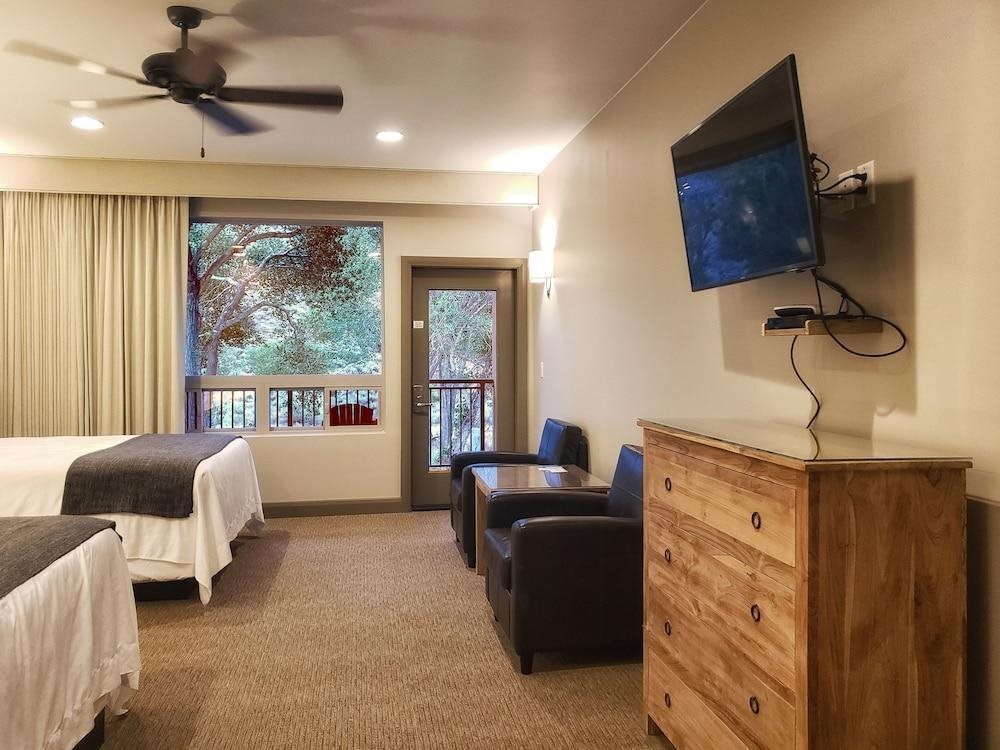 Driftwood Lodge