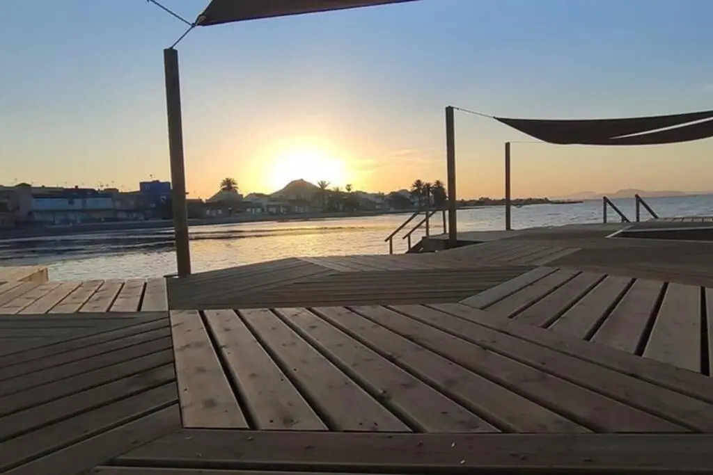 Apartamento Mar Menor, Los Urrutias - Stunning beachfront apartment with huge patio