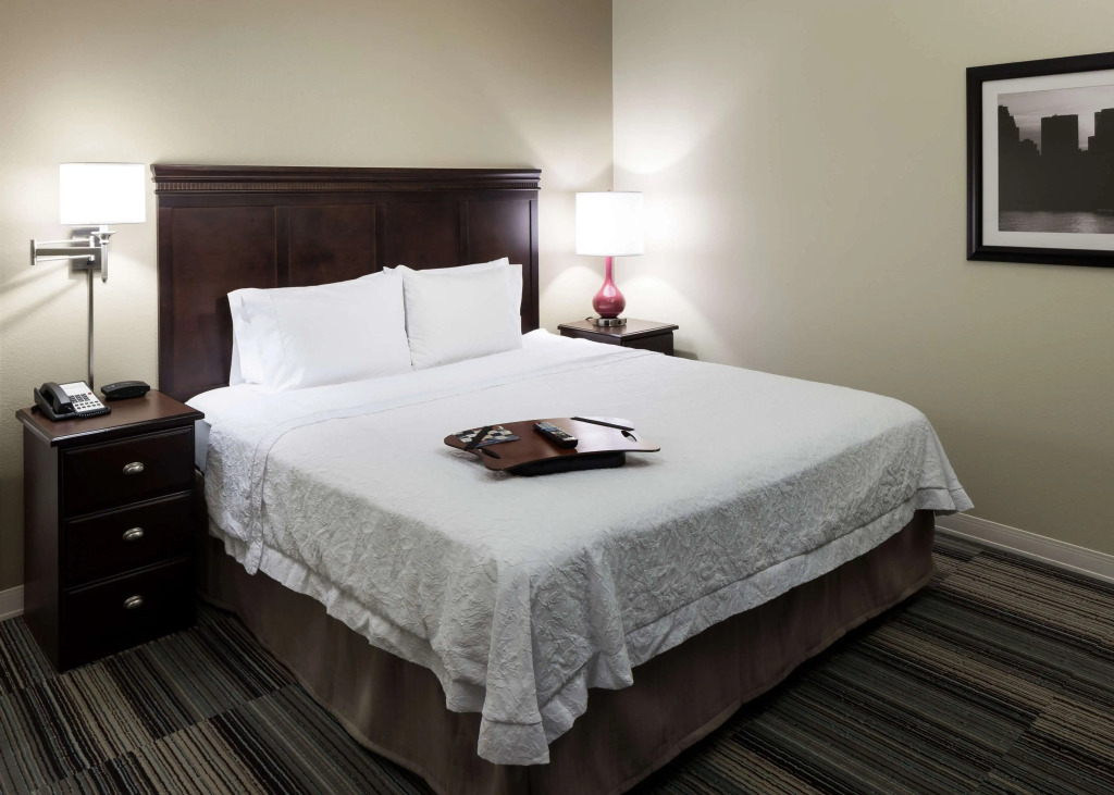 Hampton Inn & Suites Omaha-Downtown