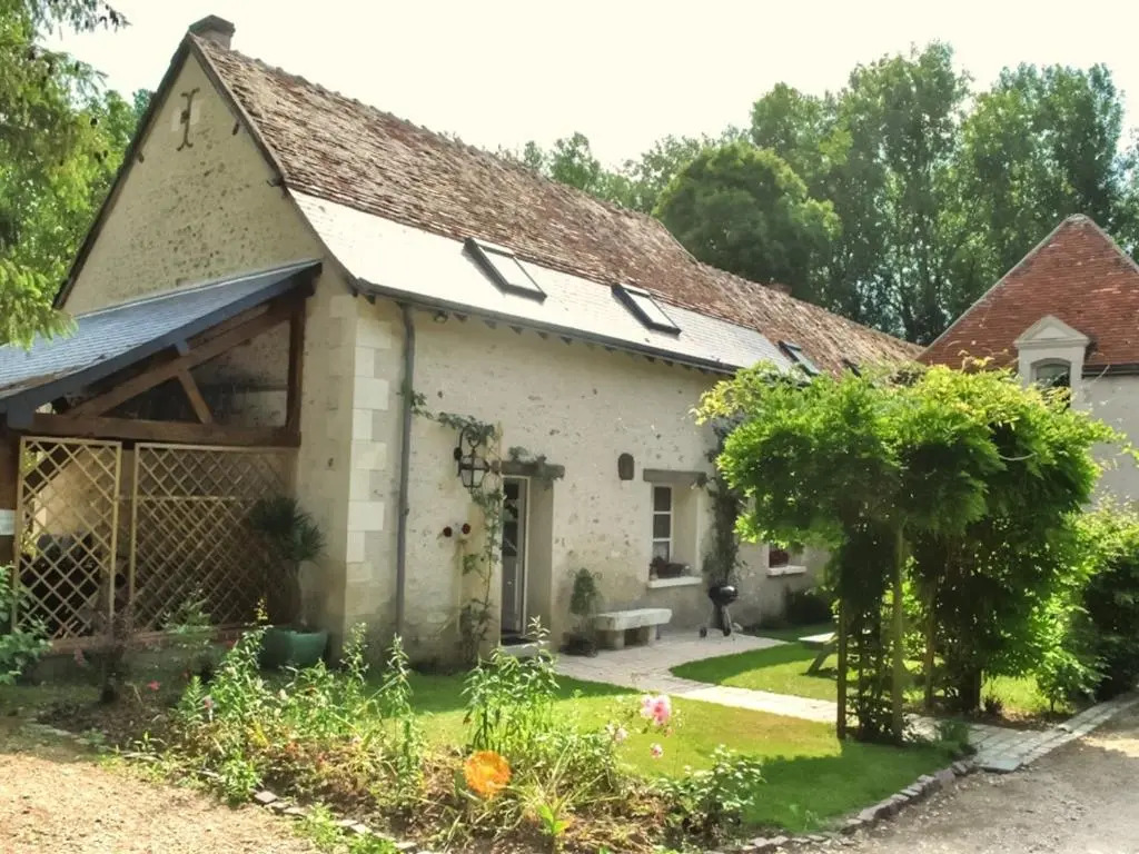 Maison Authentique avec Parc, Cheminée et Équipements Modernes au Cœur de la Vallée de la Loire - FR-1-381-468