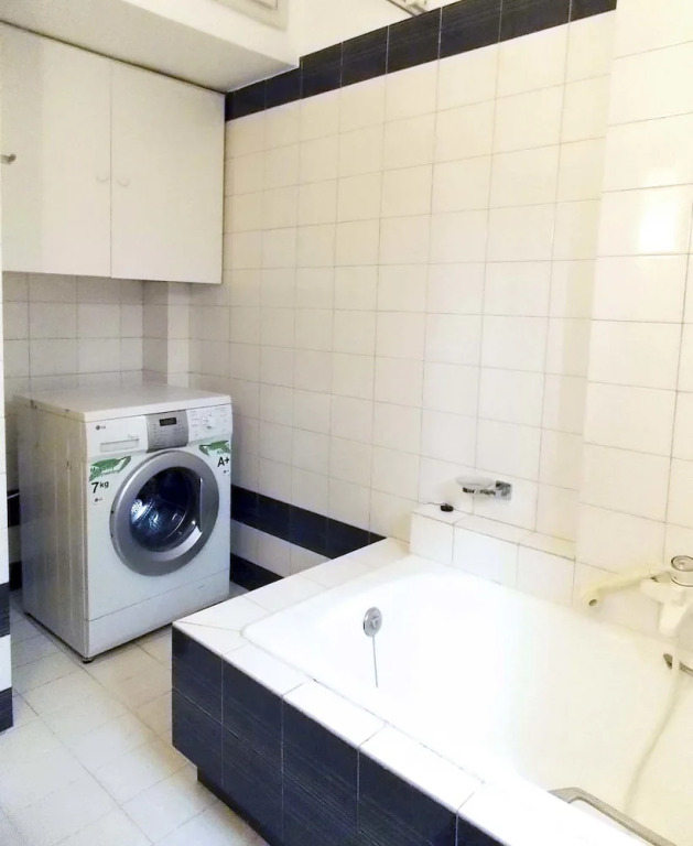 Glyfada Spacious Apartment Garden
