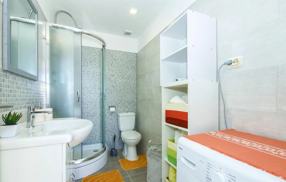 Amazing Home In Kucine