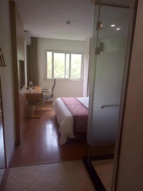 GreenTree Inn Zhejiang Ningbo South Railway Station Express Hotel