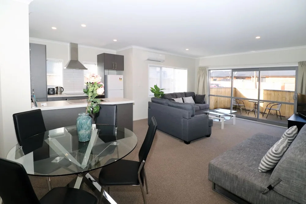 1-6 Apartments on Jones Cres